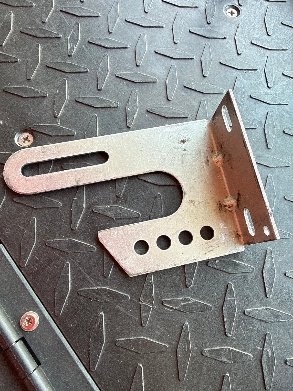 Center Support Spring Anchor Plate - Universal